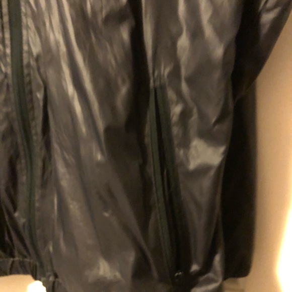 Canadian Olympic Windbreaker - Picture 5 of 6